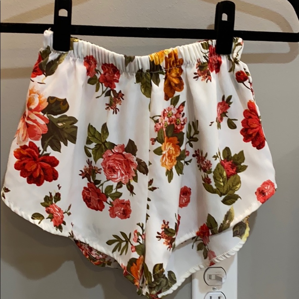 Ambiance Apparel Floral High-Waisted Shorts Size Small